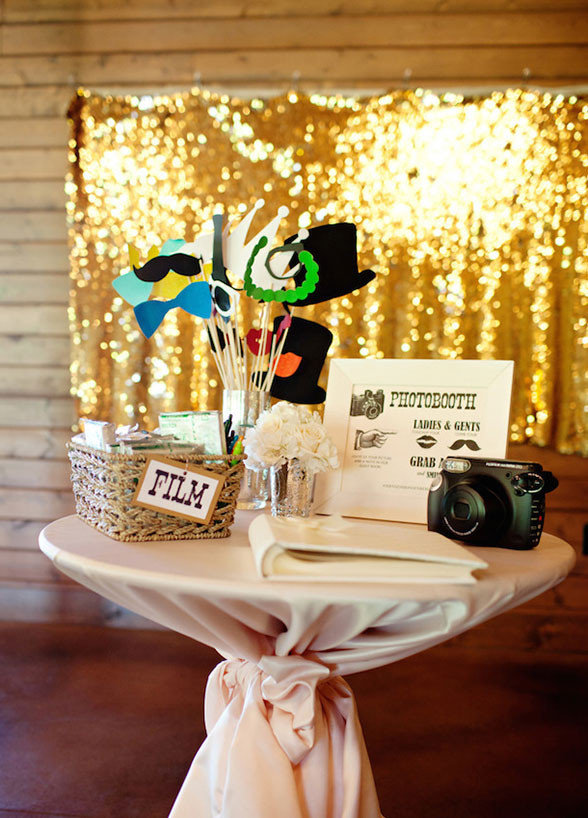 DIY Wedding Photo Booth
 Diy Booth An Inexpensive Route