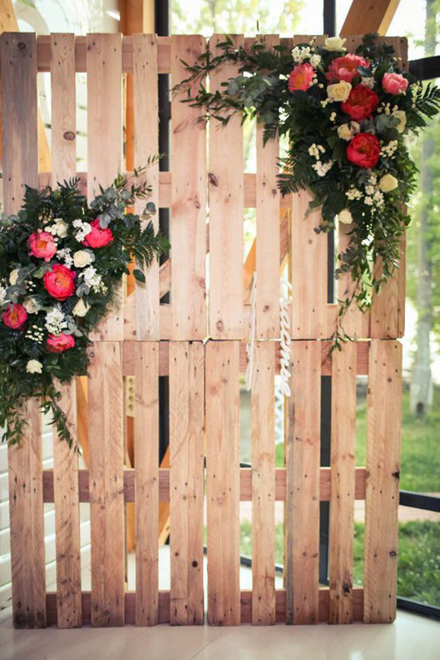 DIY Wedding Photo Booth
 DIY booths To Suit Any Wedding