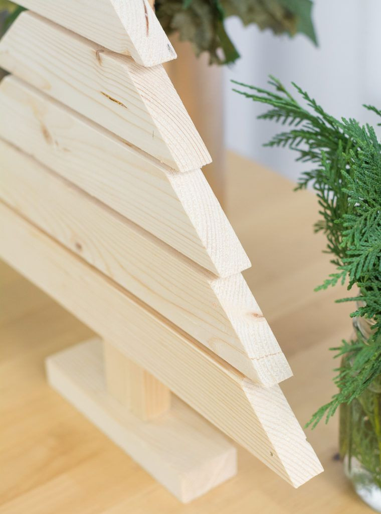 DIY Wood Christmas Trees
 DIY Rustic and Modern Wood Christmas Tree