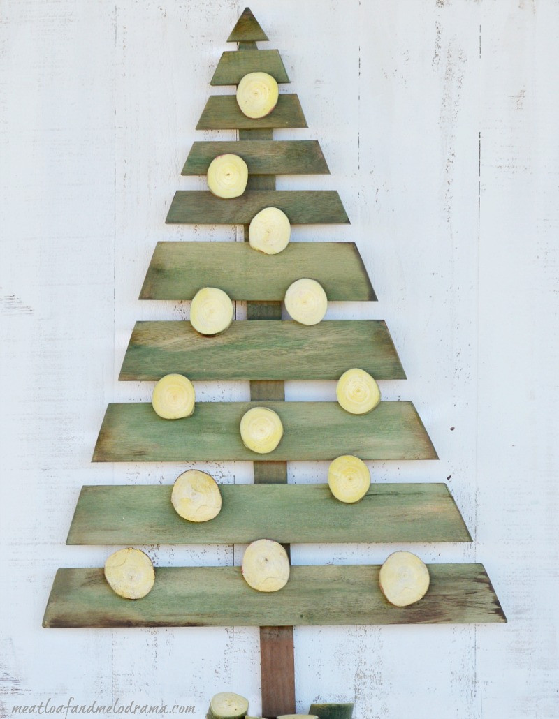 DIY Wood Christmas Trees
 DIY Wood Pallet Christmas Tree Meatloaf and Melodrama