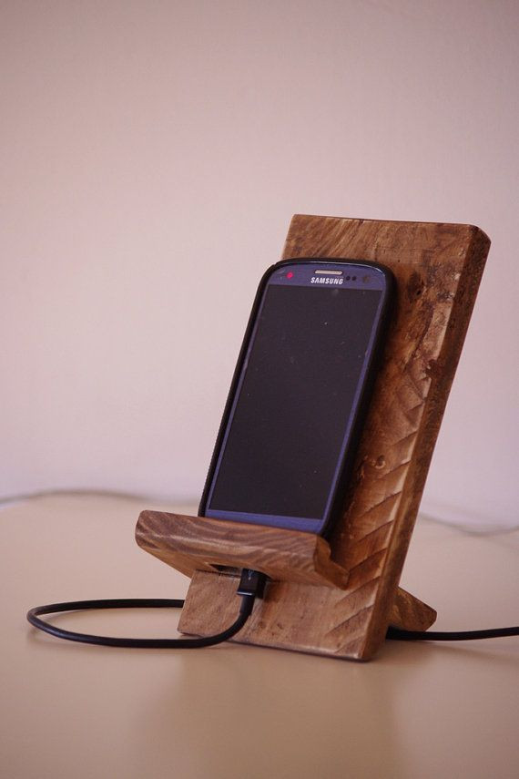 DIY Wooden Phone Dock
 Woodworking Projects