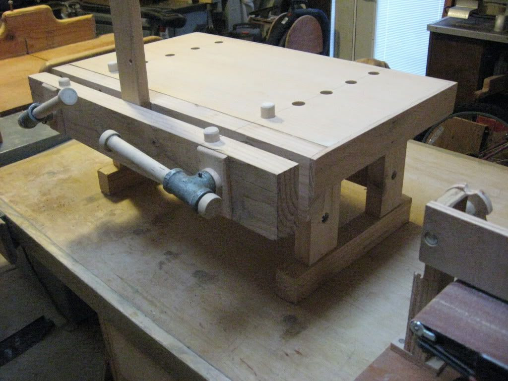 DIY Woodworking Vice
 A Benchtop Bench Moxon Vise by Tinnocker