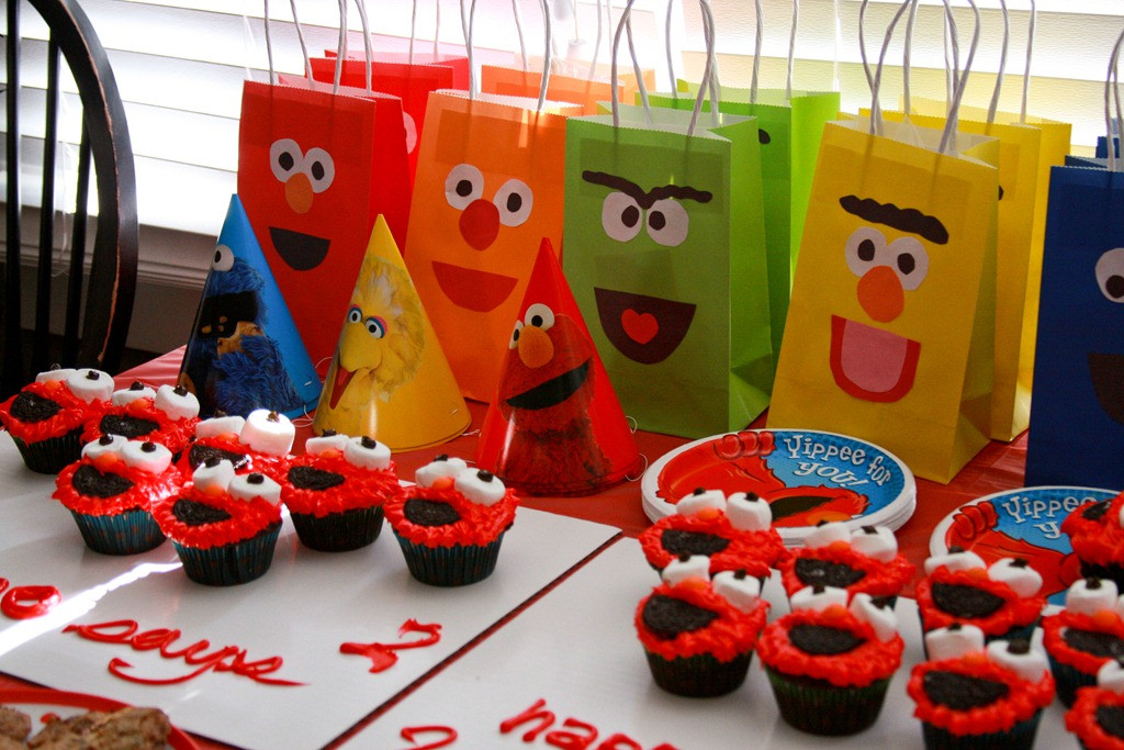 Elmo Birthday Party Ideas
 Two Year Old Elmo Birthday Party