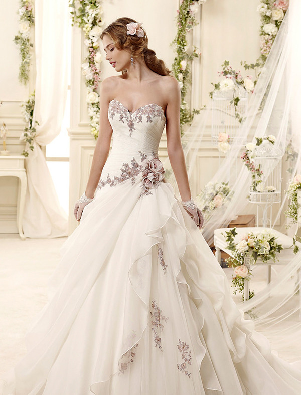 Flower Wedding Dresses
 20 Swoonworthy Wedding Dresses Inspired by Flowers
