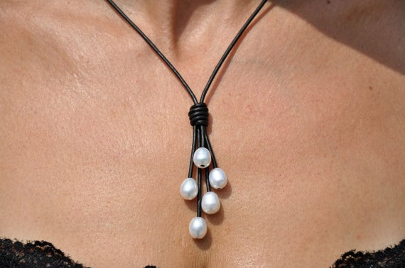 Freshwater Pearl Leather Necklace
 301 Moved Permanently