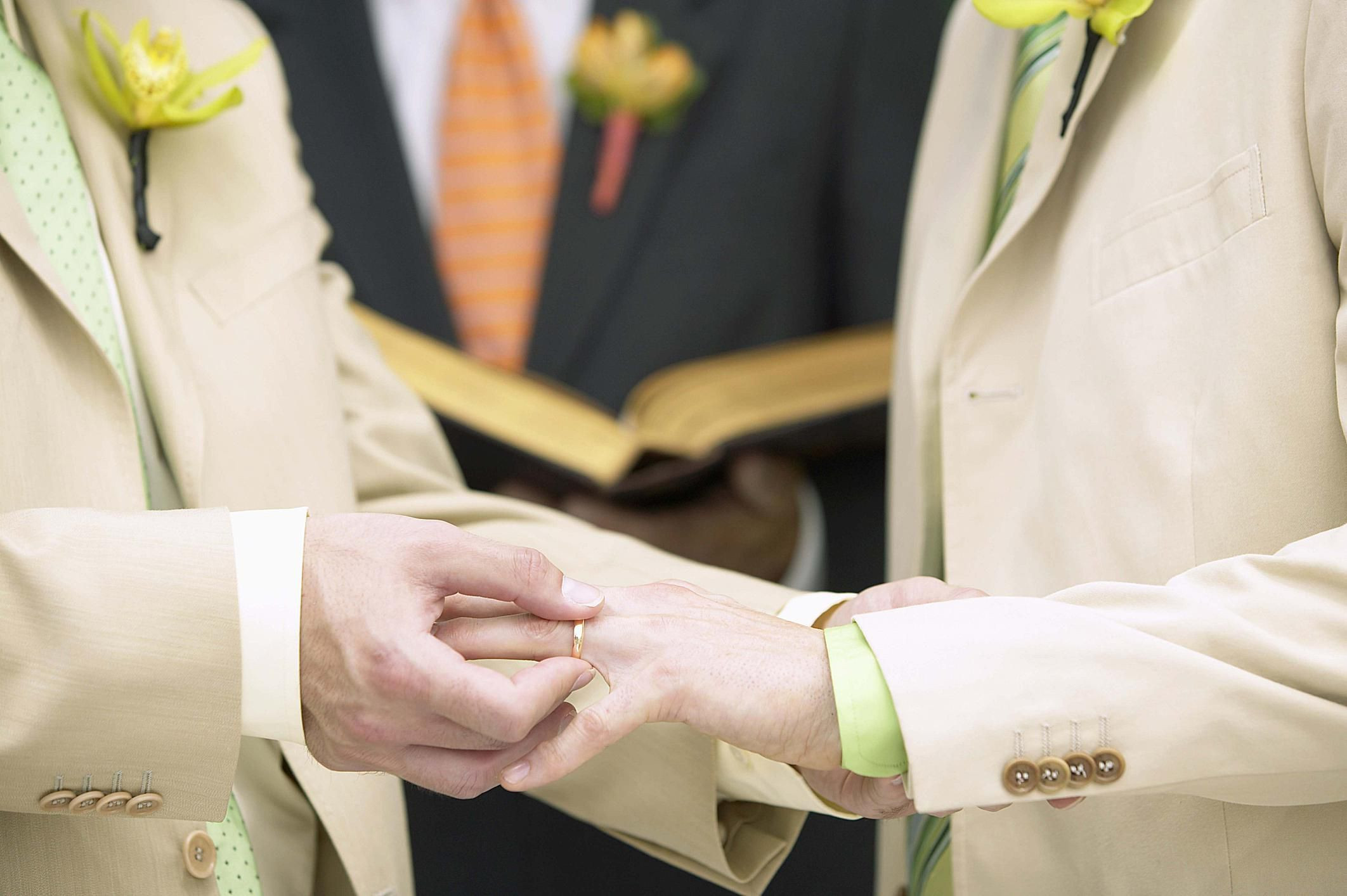 Gay Wedding Vows
 Who Should ficiate Our mitment Ceremony