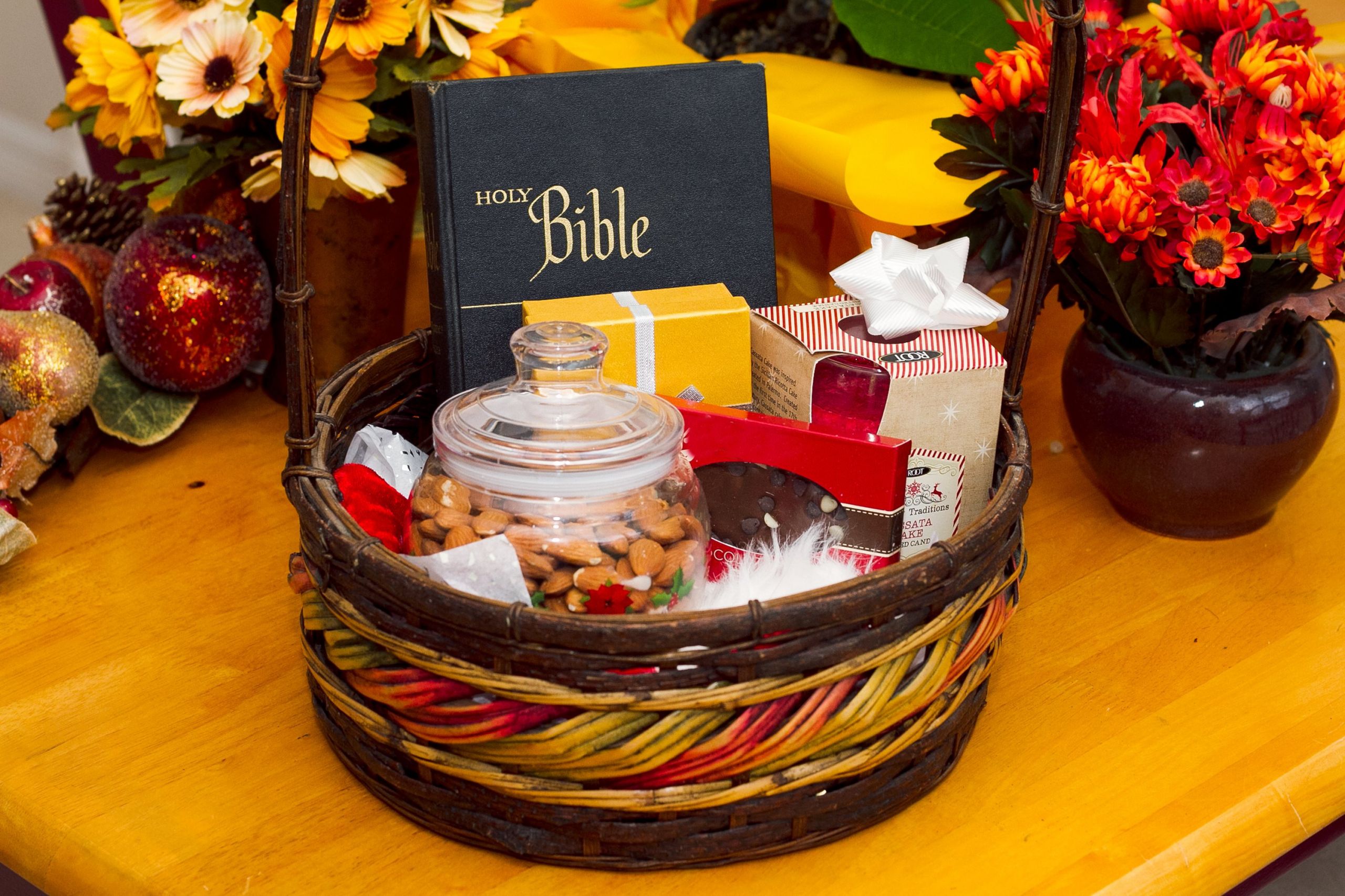 Gift Ideas For Pastor Anniversary
 Gift Basket Ideas for Pastors with