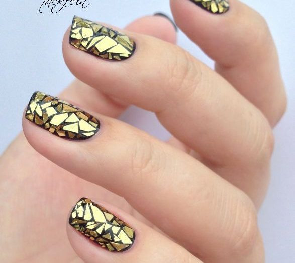 Golden Nail Art Designs
 33 Gorgeous Inspirations for Black and Gold Nails