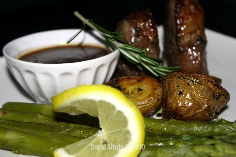 Gravy For Lamb Chops
 Rosemary Grilled Lamb Chops with Mint Gravy – My Wooden Spoons