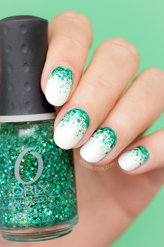 Green Glitter Nails
 7 Stunning Emerald Green Polishes That Are Christmas in a