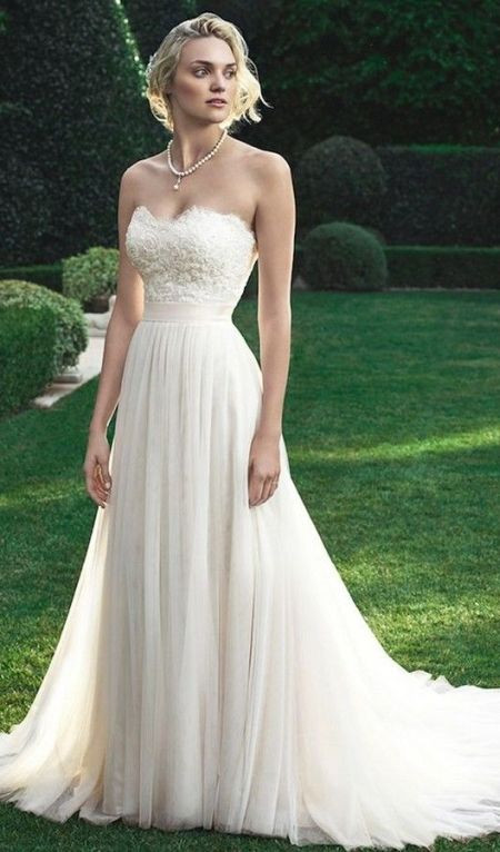 Hairstyles For Strapless Wedding Dress
 73 Unique Wedding Hairstyles For Different Necklines 2017