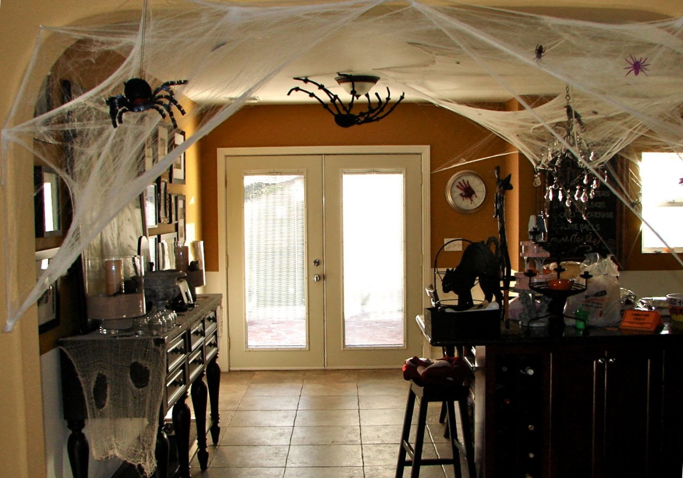 Halloween Indoor Decorations
 plete List of Halloween Decorations Ideas In Your Home