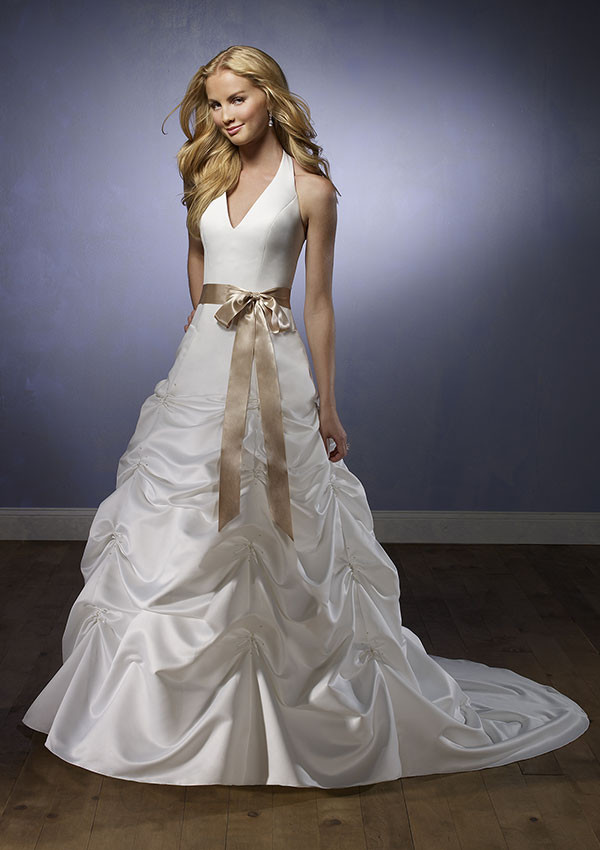 Halter Wedding Dress
 Big Shark Always on Fashion—Halter Wedding Dress