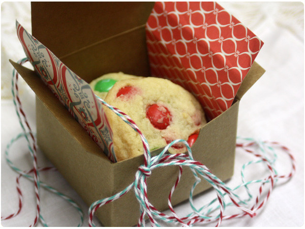 Holiday Cookie Gift Ideas
 Holiday Cookie Week Almond M&M Cookies
