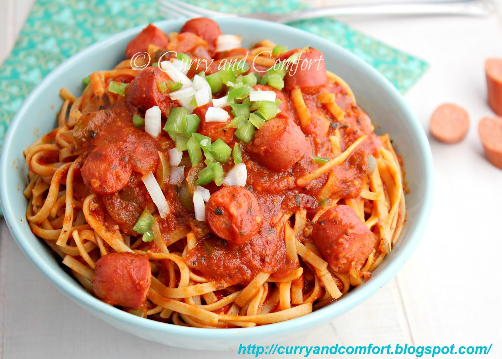 Hot Dogs Pasta
 Kitchen Simmer Spaghetti with Hot Dogs e Pot Meal