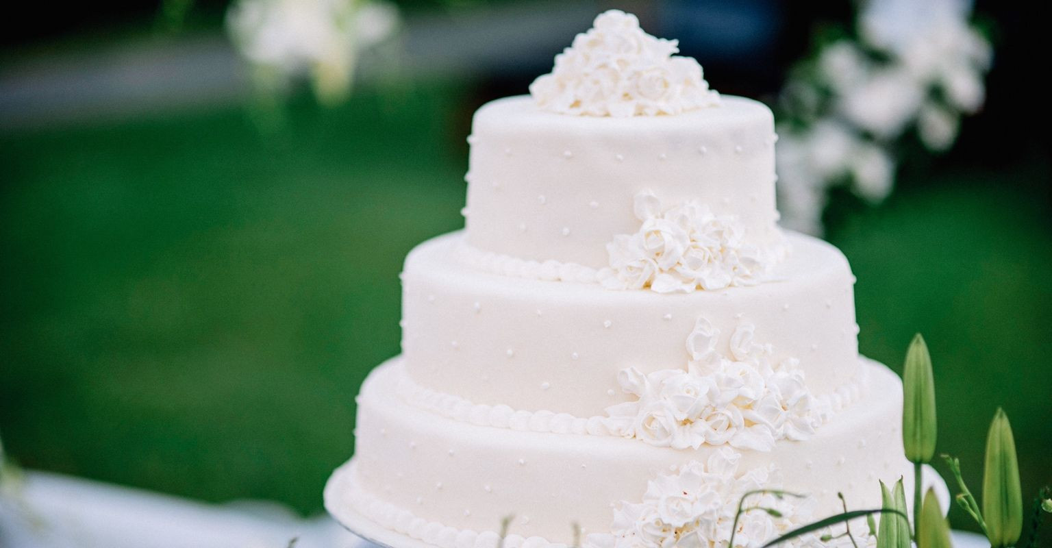 How Much Is The Average Wedding Cake
 Wedding Cake Costs Servings & Delivery Info