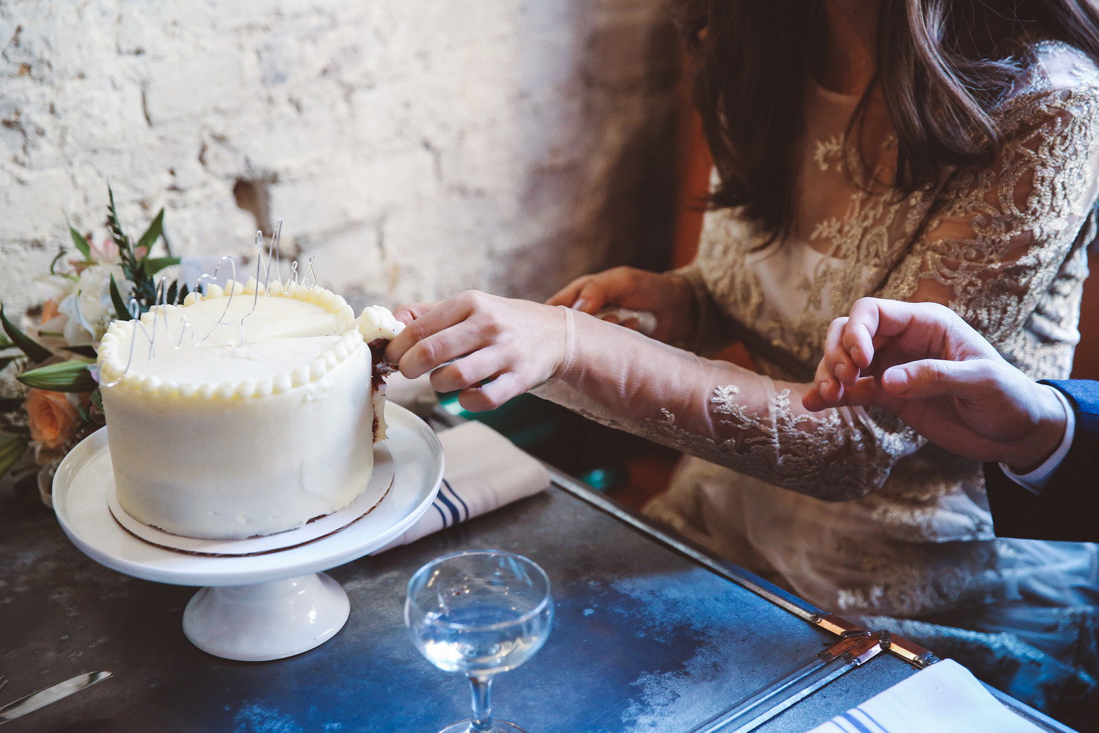 How To Bake A Wedding Cake
 How To Make A Wedding Cake