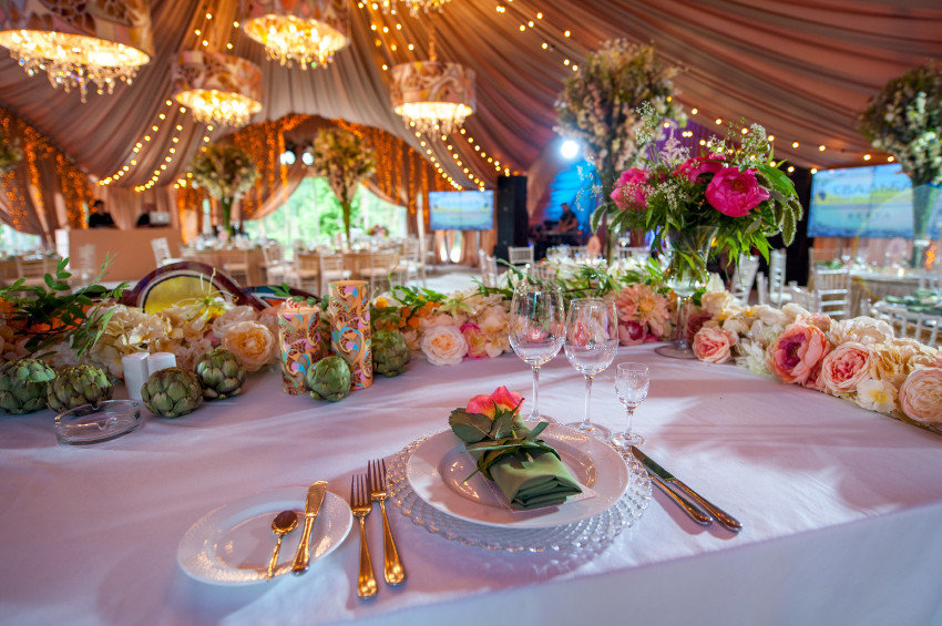 How To Decorate A Tent For A Wedding
 How to Decorate a Tent for a Wedding American Pavilion