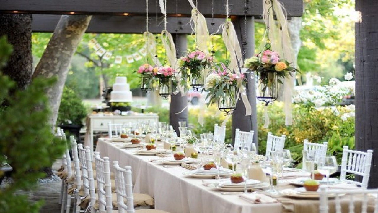 Ideas To Decorate Backyard For Engagement Party
 Elegant french country decor outdoor engagement party