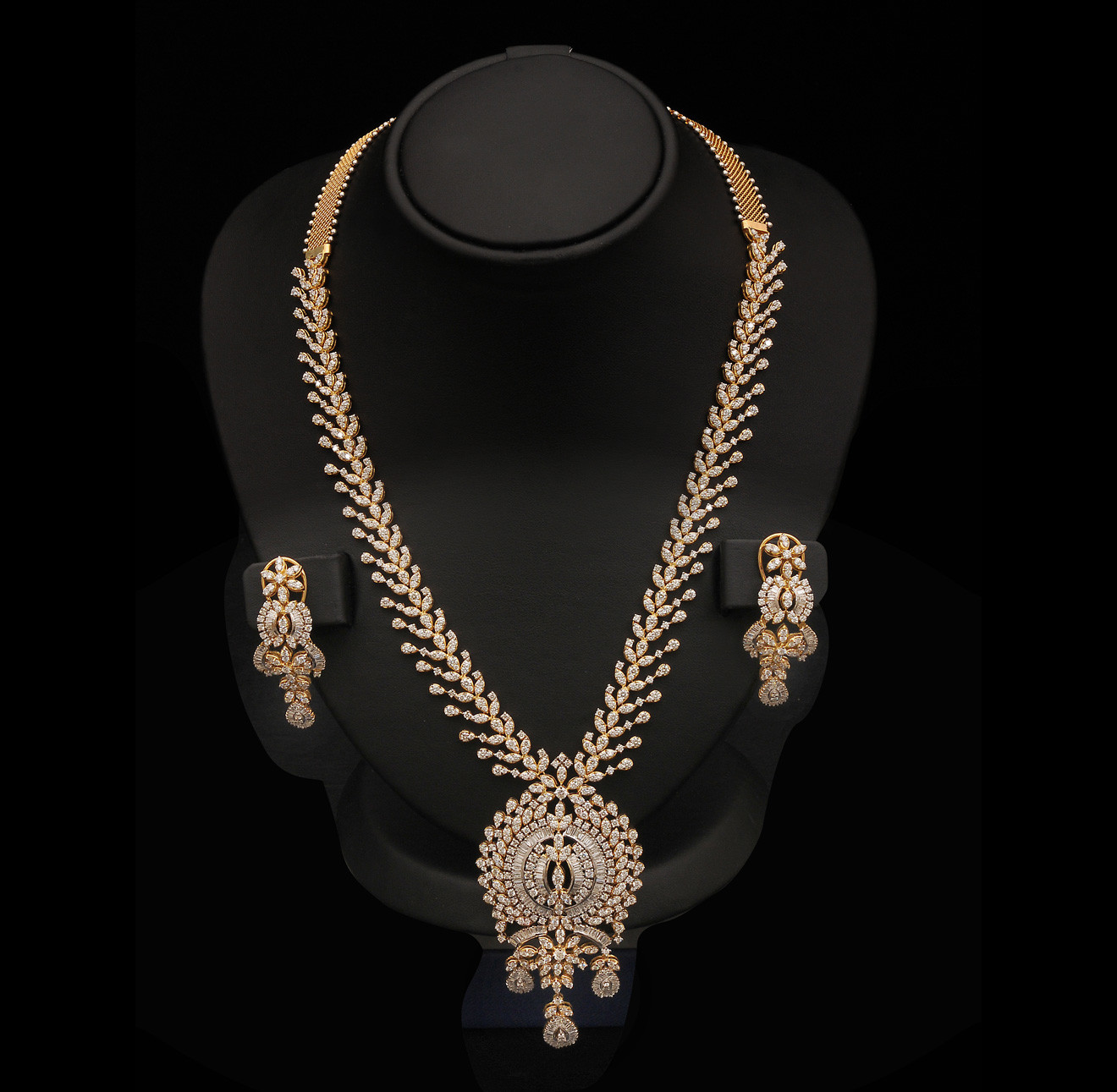 Indian Necklace Sets
 indiangoldesigns Indian Diamond Bridal Necklace Sets