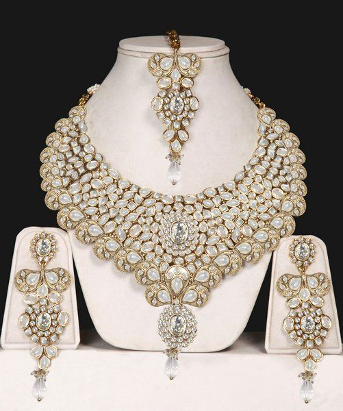 Indian Necklace Sets
 9 Indian Wedding Bridal Jewelry Sets