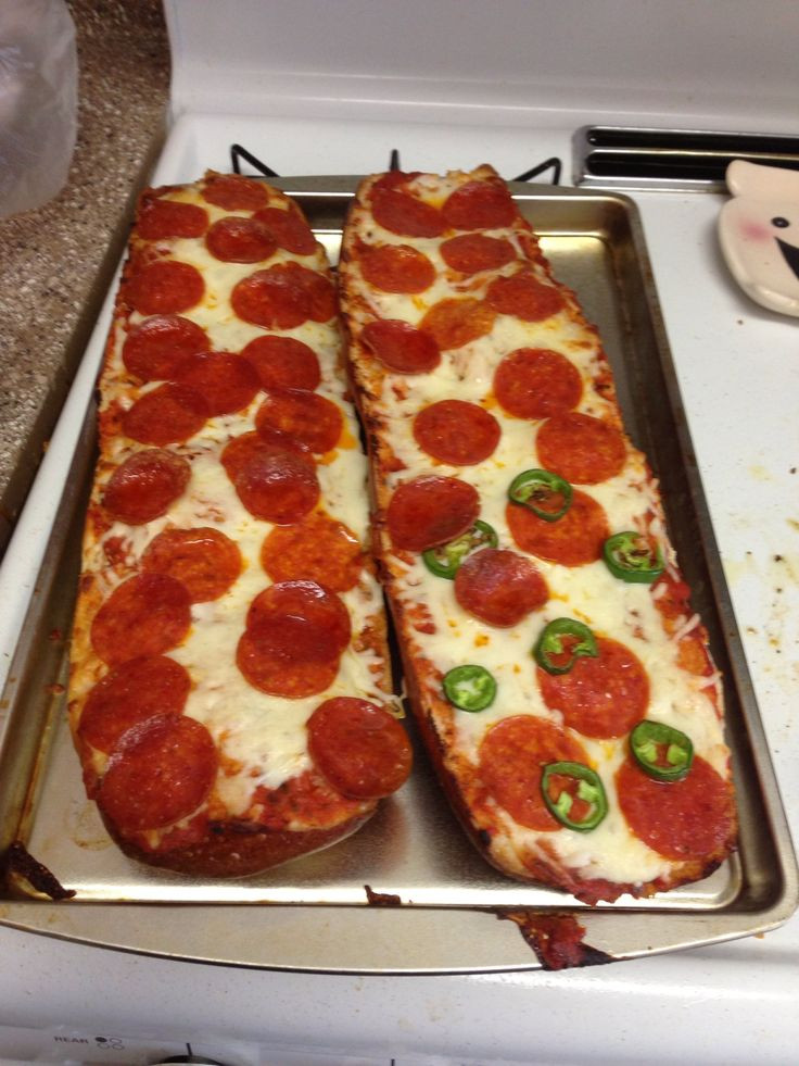 Italian Bread Pizza
 How to Make a French Bread Pizza QUICK N EASY