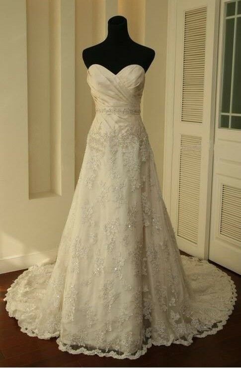 Ivory Lace Wedding Gowns
 Vintage white Ivory Lace Train Bridal Gown Wedding Party