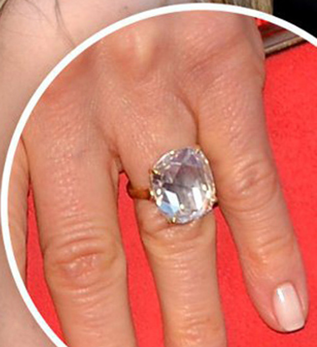 Jennifer Aniston Wedding Ring
 11 Celebrity Engagement Rings Reinvented With Sapphires