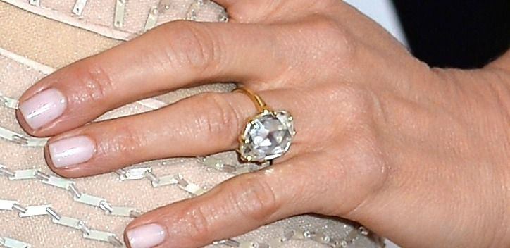 Jennifer Aniston Wedding Ring
 How to Get a Bigger Diamond Ring Like Sofia Vergara