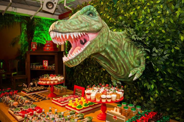 Jurassic Park Birthday Party
 Kara s Party Ideas Jurassic Park Dinosaur Party Ideas