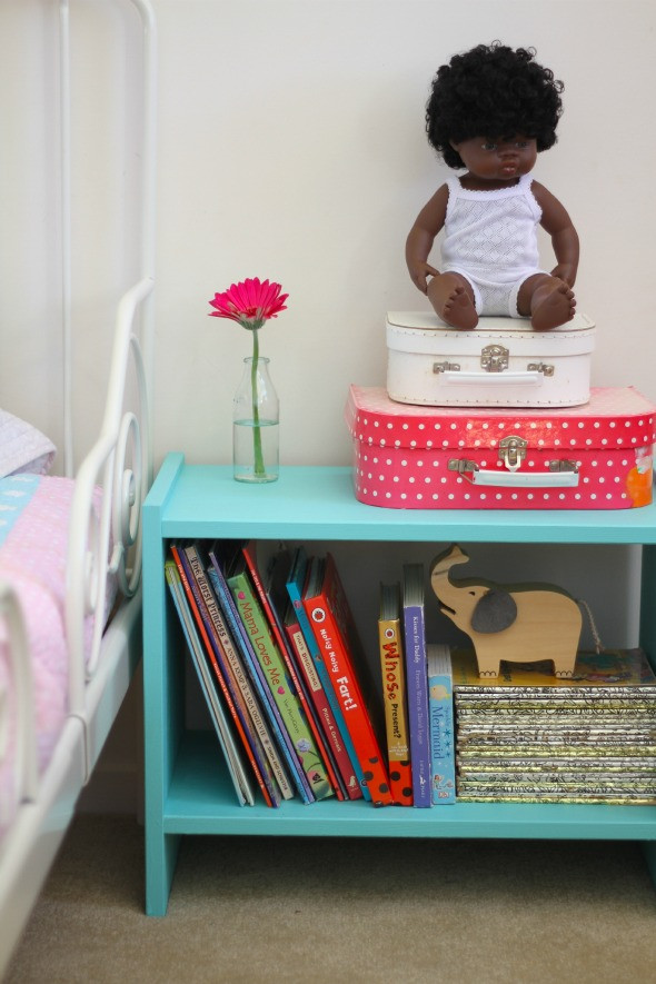 Kids Side Table
 How to make a $20 bedside table for the kids room
