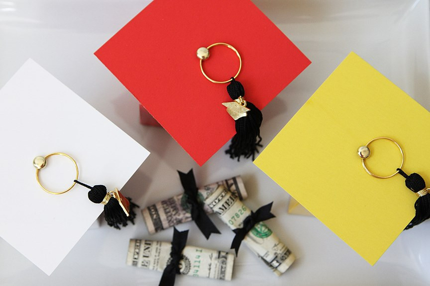 Last Minute Graduation Party Ideas
 DIY Graduation Cap Favor Box
