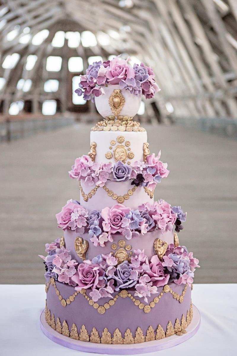 Lavender Wedding Cake
 Purple wedding table decor