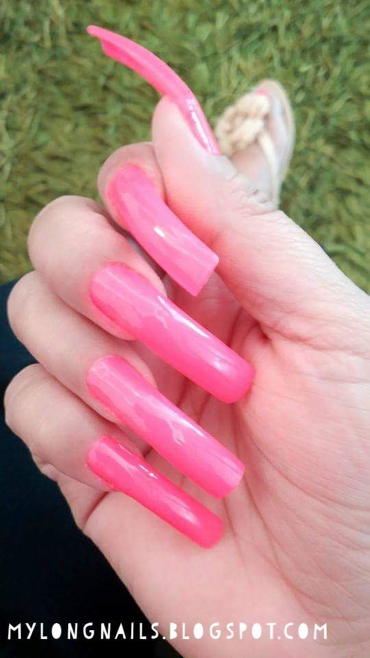 Long Hair Pretty Nails
 Beautiful Pink long nails gles longs