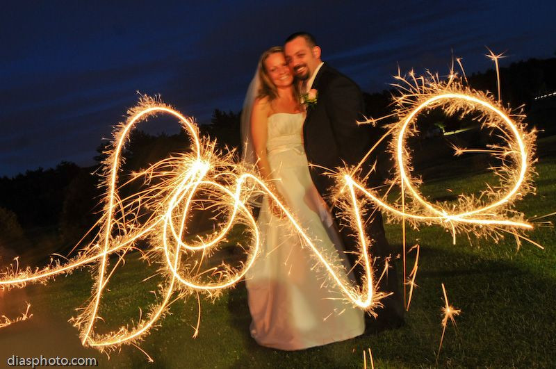 Long Sparklers For Wedding
 Wedding photo idea long exposure with a sparkler
