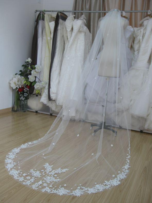 Long Wedding Veils With Lace
 Vintage Style Single Layer Lace Net Long Wedding Veils