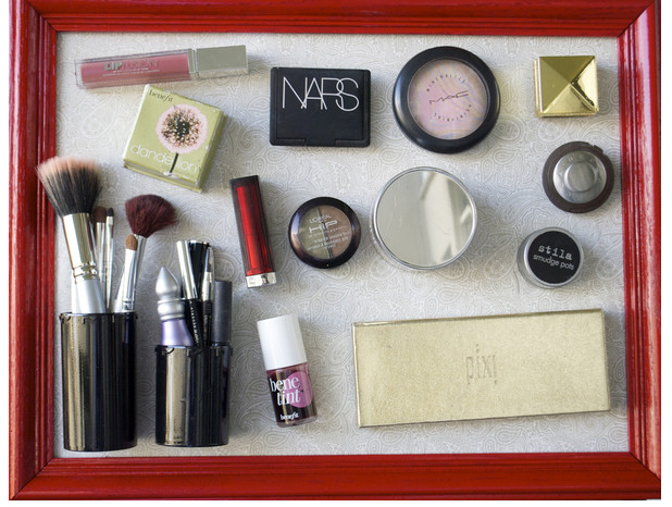 Makeup Organization DIY
 kandeej DIY Make Up Storage Idea