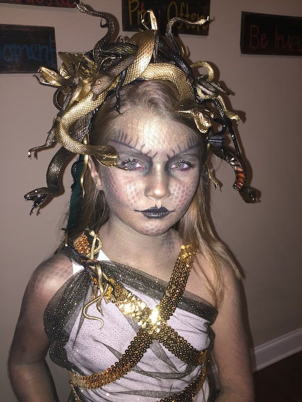 Medusa Costume DIY
 DIY Medusa Costume