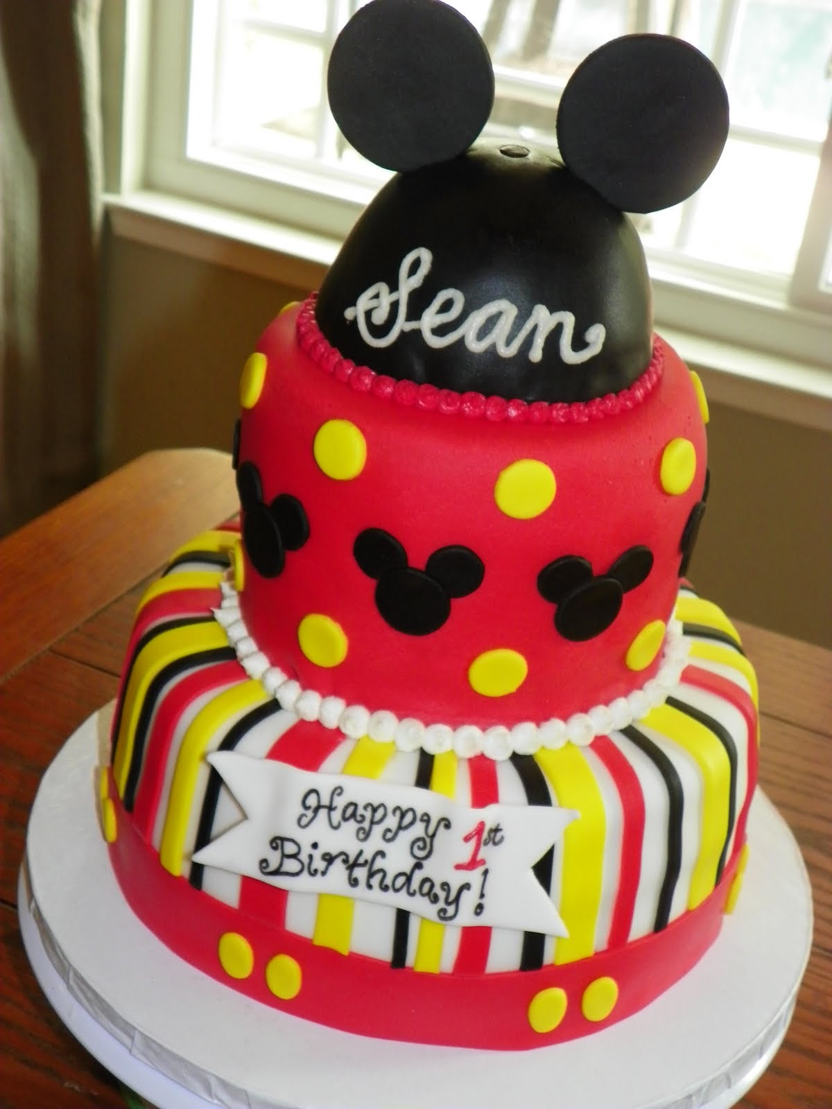 Mickey Mouse Birthday Cakes
 Plumeria Cake Studio March 2011