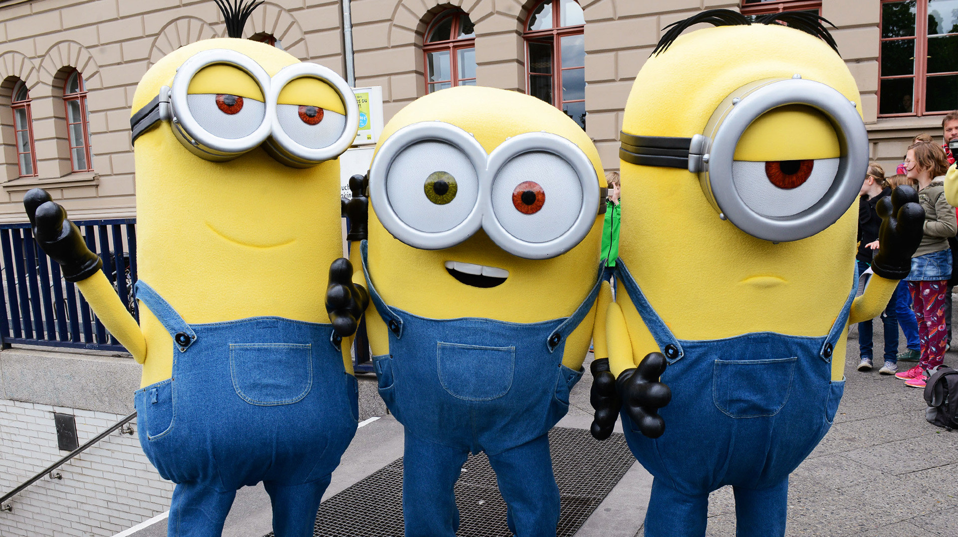 Minion DIY Costume
 How to make a Despicable Me minion costume that ll win