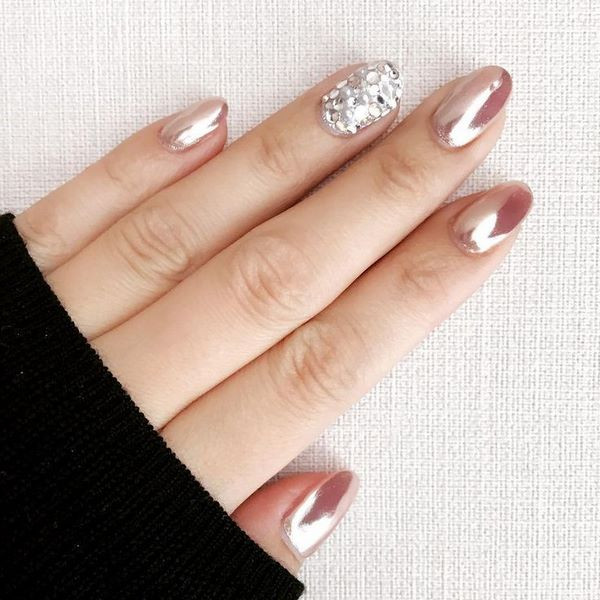 Mirror Nail Designs
 Chrome nails with amazing optical effect – how to do them
