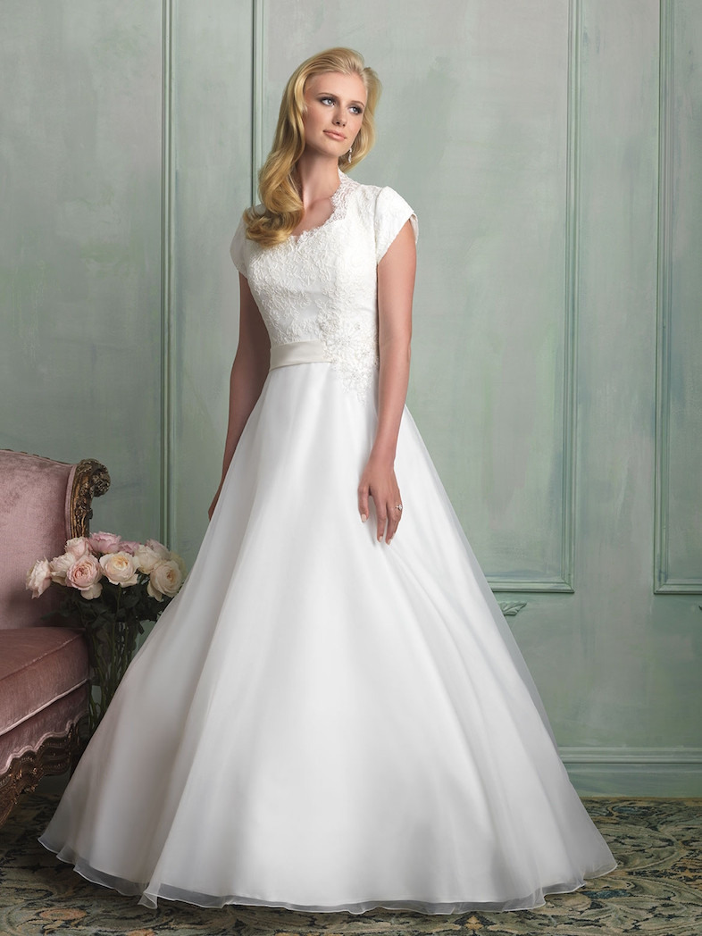 Modest Wedding Gowns
 20 Best Modest Wedding Dresses