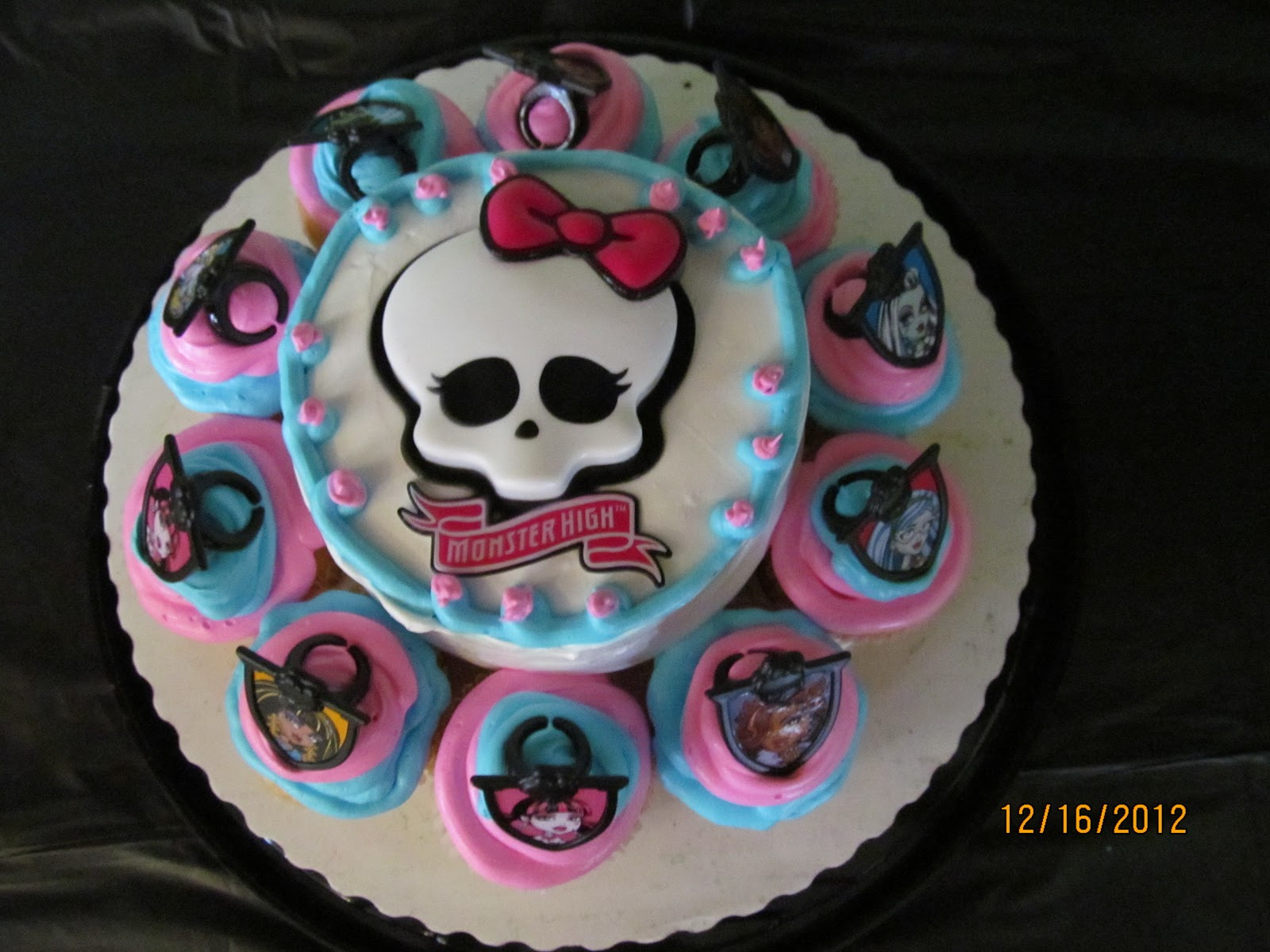 Торт на день рождения для девочек 10 лет череп
