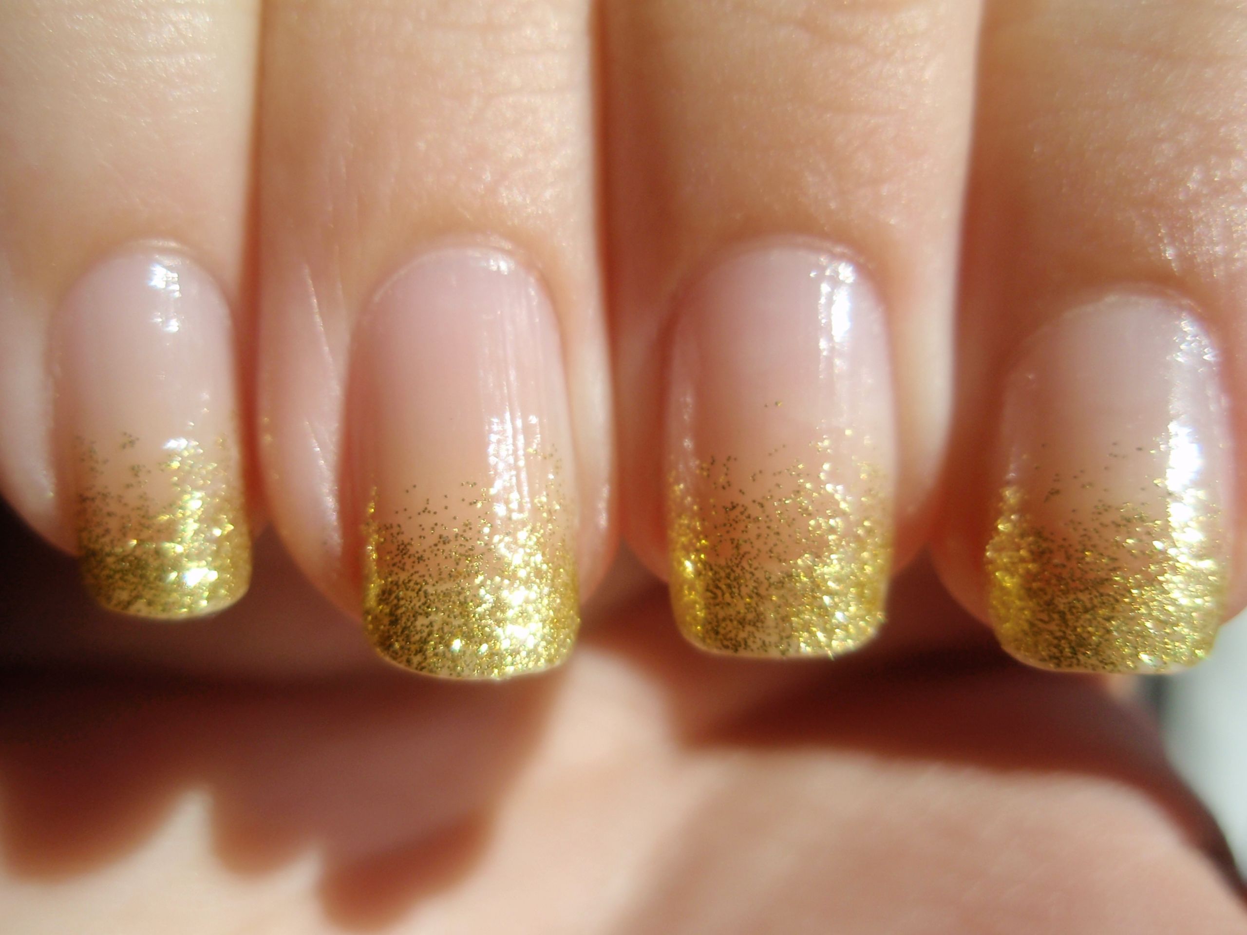 Nail Designs Gold
 Lin s Lacquer Gold Glitter Gra nt