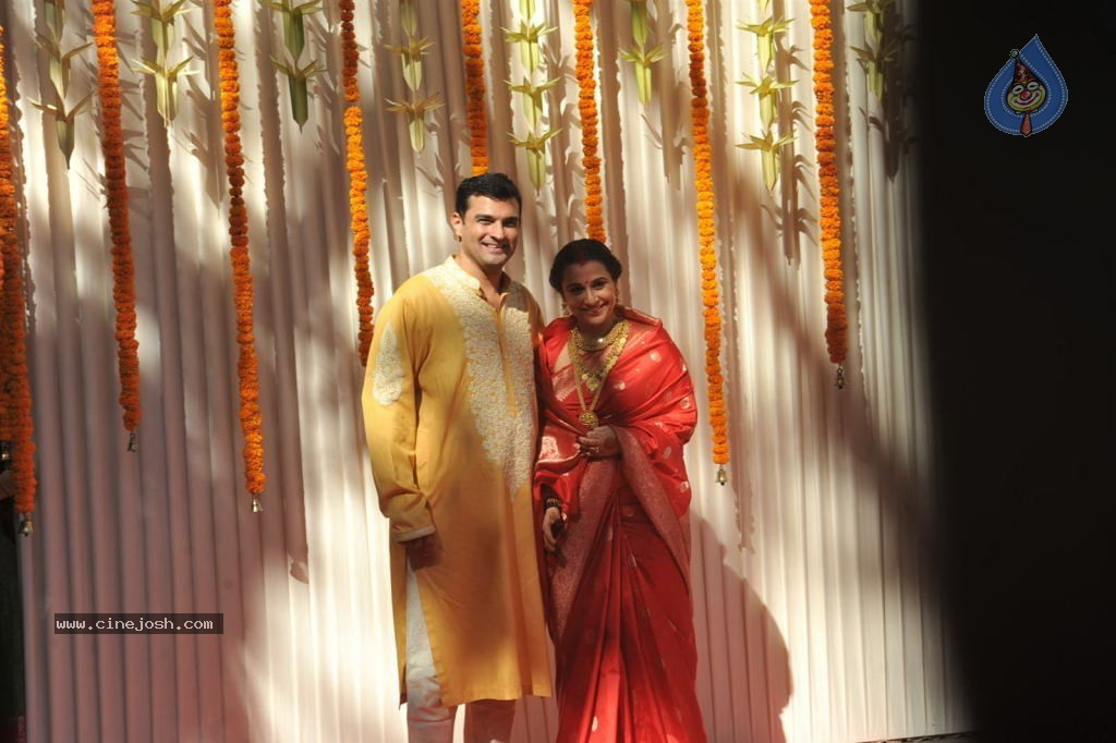 Normal Wedding Vows
 Vidya Balan Wedding Ceremony 35 of 83