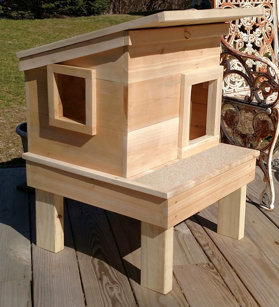 Outdoor Cat House DIY
 Outdoor Cat House Shelter from Touchstone Pet