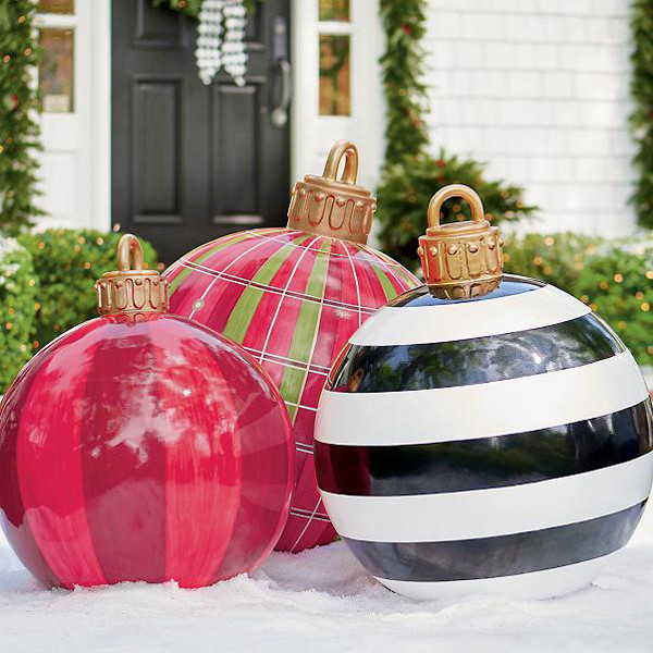 Outdoor Christmas Tree Ornaments
 These Oversized Christmas Ornaments Make Outdoor