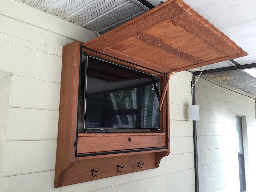 Outdoor Tv Enclosure DIY
 Here are our plans for an outdoor TV cabinet we built for