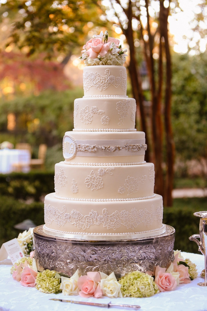 Outdoor Wedding Cakes
 English Romance Elegant Vintage Garden Wedding Theme