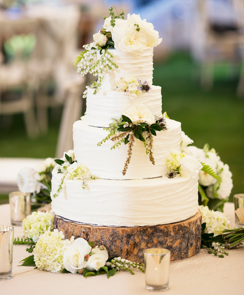 Outdoor Wedding Cakes
 Wedding Cakes 20 Ways to Decorate with Fresh Flowers